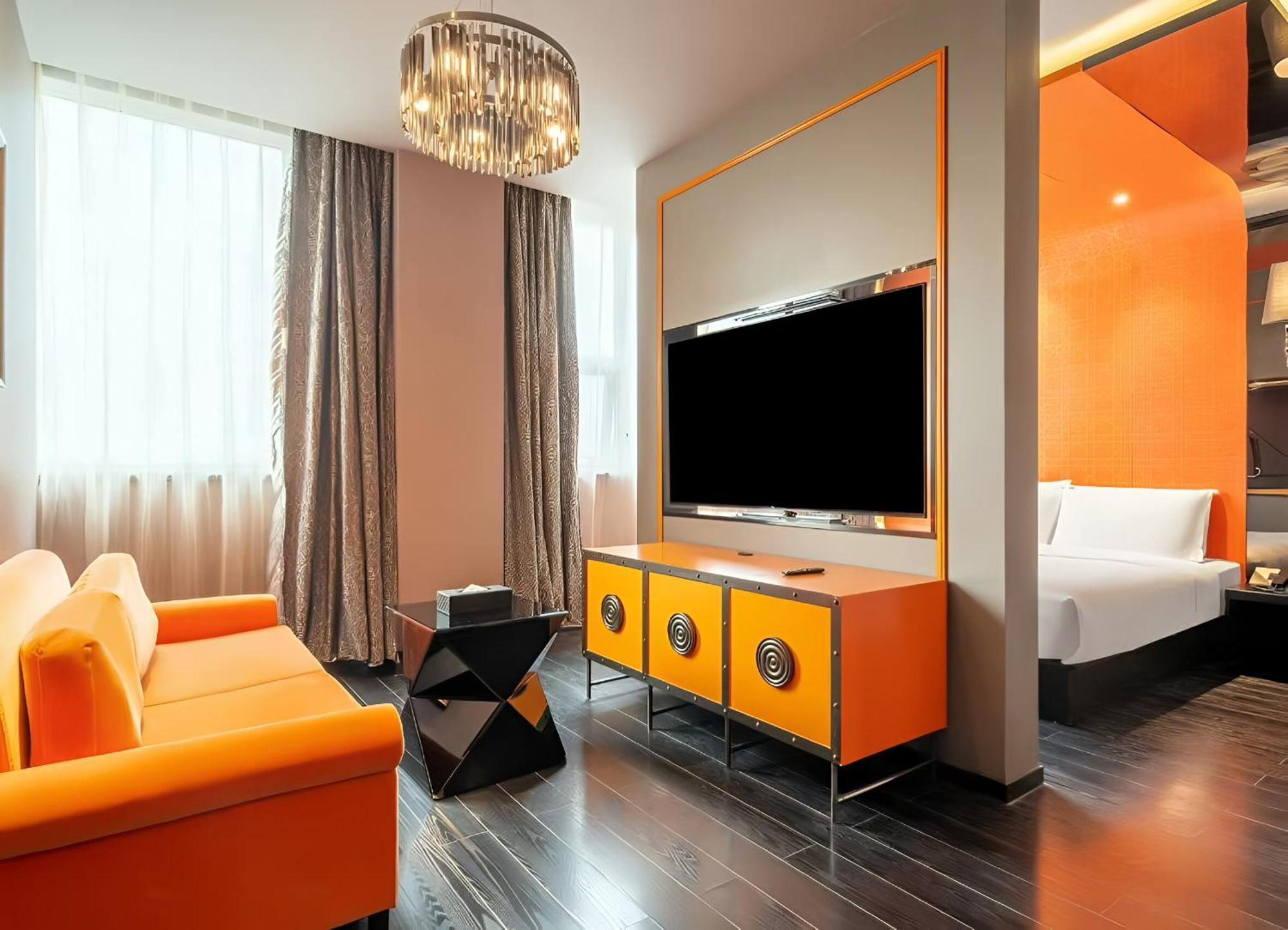 Crystal Orange Caohejing Yishan Road Hotel 4*
